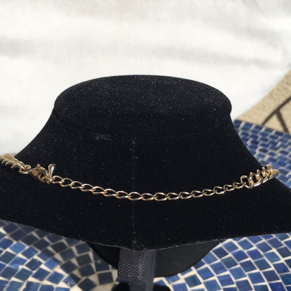 Gold statement piece necklace - Picture 4 of 6